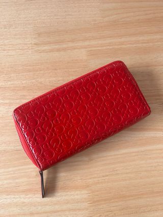 Monedero rojo Guess