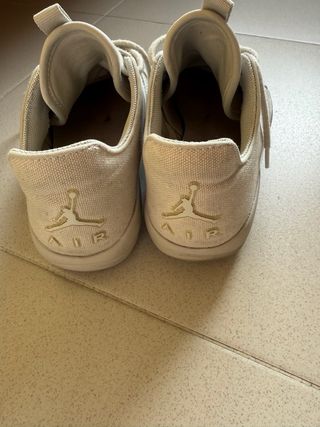 Zapatillas Jordan Eclipse ( Nike) Beige/Blanco