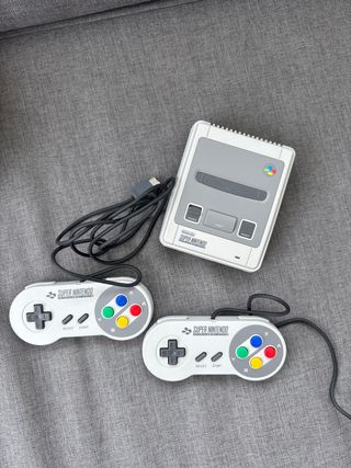 Super Nintendo Classic Mini + 2 Mandos