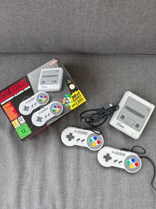 Super Nintendo Classic Mini + 2 Mandos
