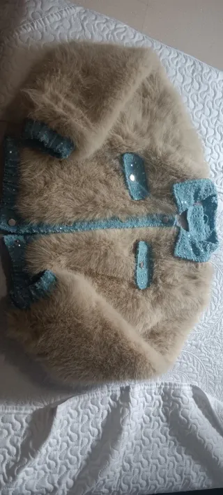 Chaqueta pelo niña beige y turquesa