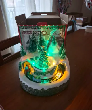 Giostrina Natalizia con trenino e luci