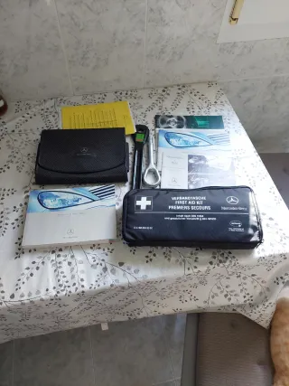 Manual, botiquín y enganche Mercedes Clase A