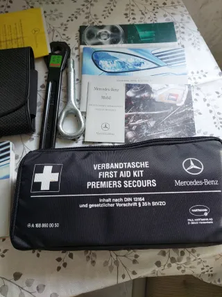 Manual, botiquín y enganche Mercedes Clase A