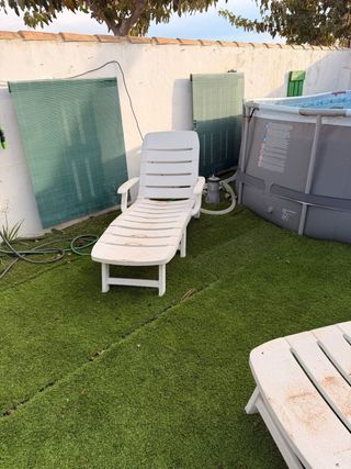 Piscina desmontable verano y hamacas