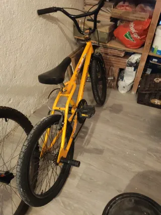 Bicicleta BMX Naranja