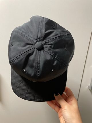 Gorra Adidas Negra y Dorada