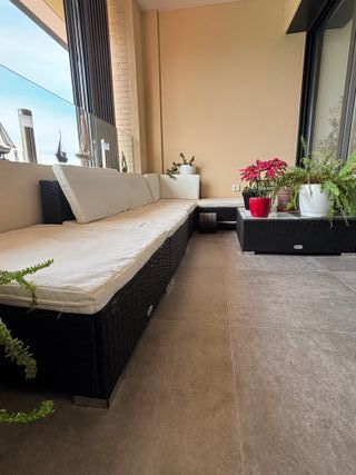 Rinconera nera e bianca per terrazzo/giardino