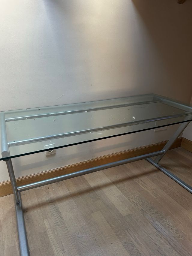 Mesa escritorio cristal y metal