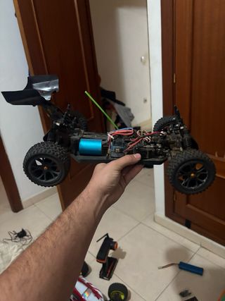 Coche teledirigido SWORD 300