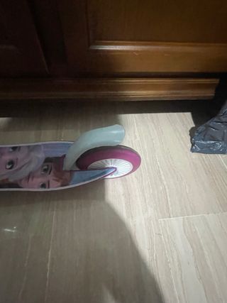 Patín de Frozen con ruedas y manillar
