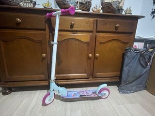Patín de Frozen con ruedas y manillar