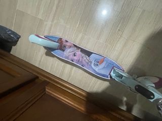 Patín de Frozen con ruedas y manillar