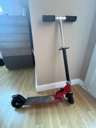 Monopatín infantil con ruedas luminosas