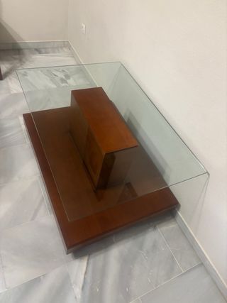 Tavolo basso design in legno massello e cristallo