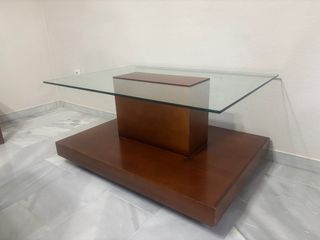 Tavolo basso design in legno massello e cristallo