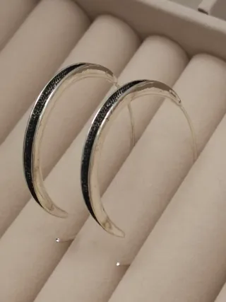 Pendientes Aro Plata y Negro Modernos