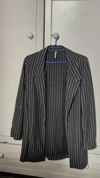 Blazer Raya Diplomática Gris y Blanca