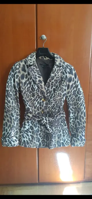 Gabardina Zara Basic Estampado Animal