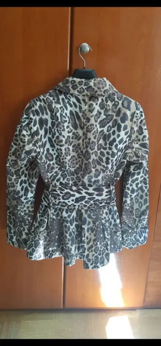 Gabardina Zara Basic Estampado Animal