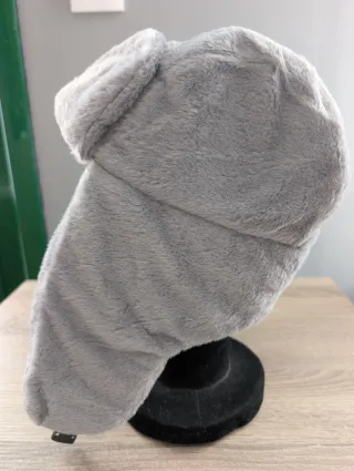 Gorro de invierno pelo gris con orejeras