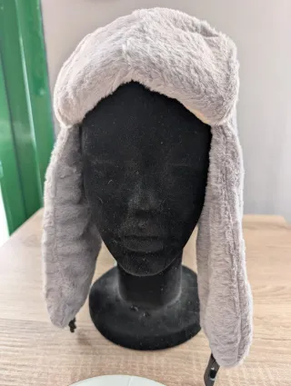 Gorro de invierno pelo gris con orejeras