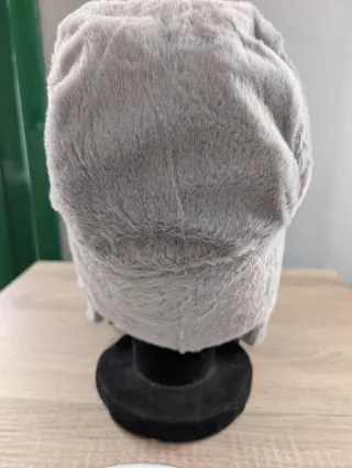 Gorro de invierno pelo gris con orejeras