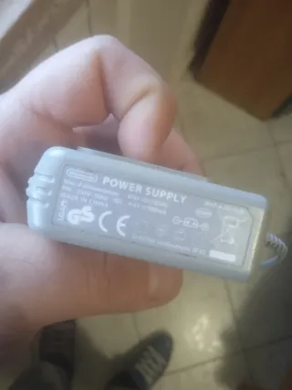 Caricatore originale per diverse console Nintendo