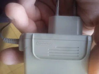 Caricatore originale per diverse console Nintendo