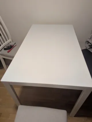 Mesa de comedor blanca y gris