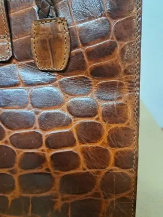 Bolso de mano piel labrada