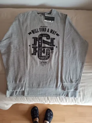 Sudadera Confusion gris con estampado