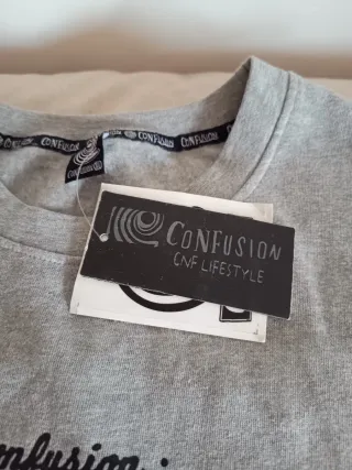Sudadera Confusion gris con estampado