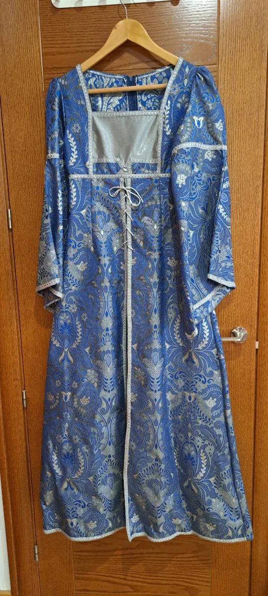 Conjunto Vestido medieval azul con plateado