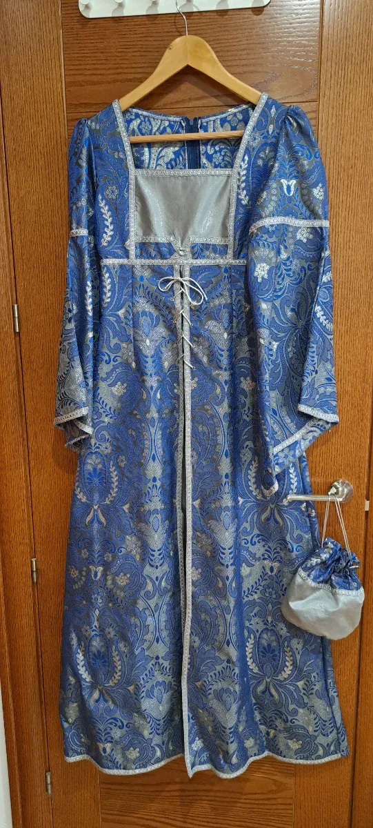 Conjunto Vestido medieval azul con plateado