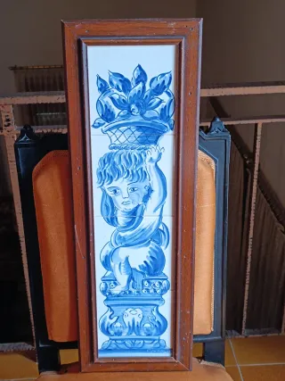 Quadro di piastrelle con bambino e cesto di fiori