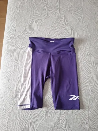 Mallas cortas Reebok moradas y blancas