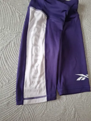 Mallas cortas Reebok moradas y blancas