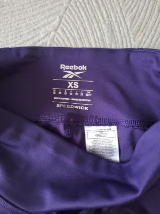 Mallas cortas Reebok moradas y blancas