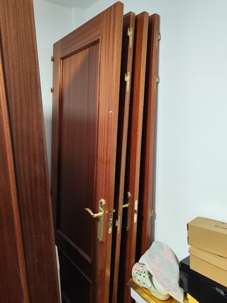 Puertas de madera interiores