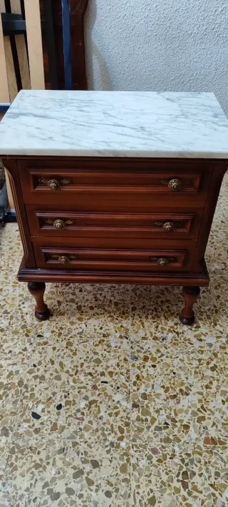 Comodino antico in marmo e legno