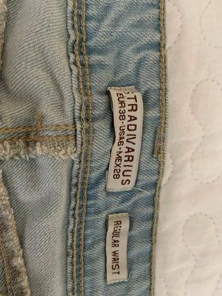 Pantalón vaquero desgastado chica