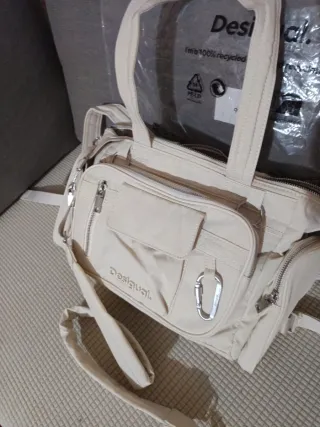 Mochila y bandolera Desigual beige