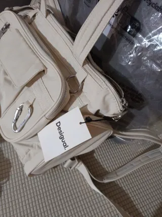 Mochila y bandolera Desigual beige