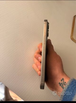 iPhone 15 Pro Max - Batteria 88%