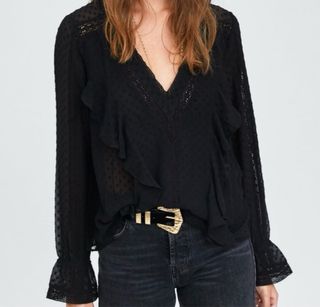Blusa negra plumeti con volantes