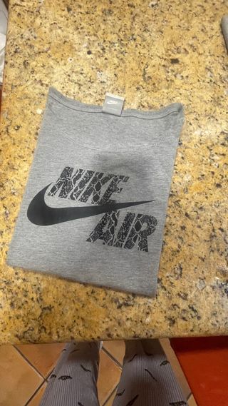 Camiseta Nike Manga Corta Gris
