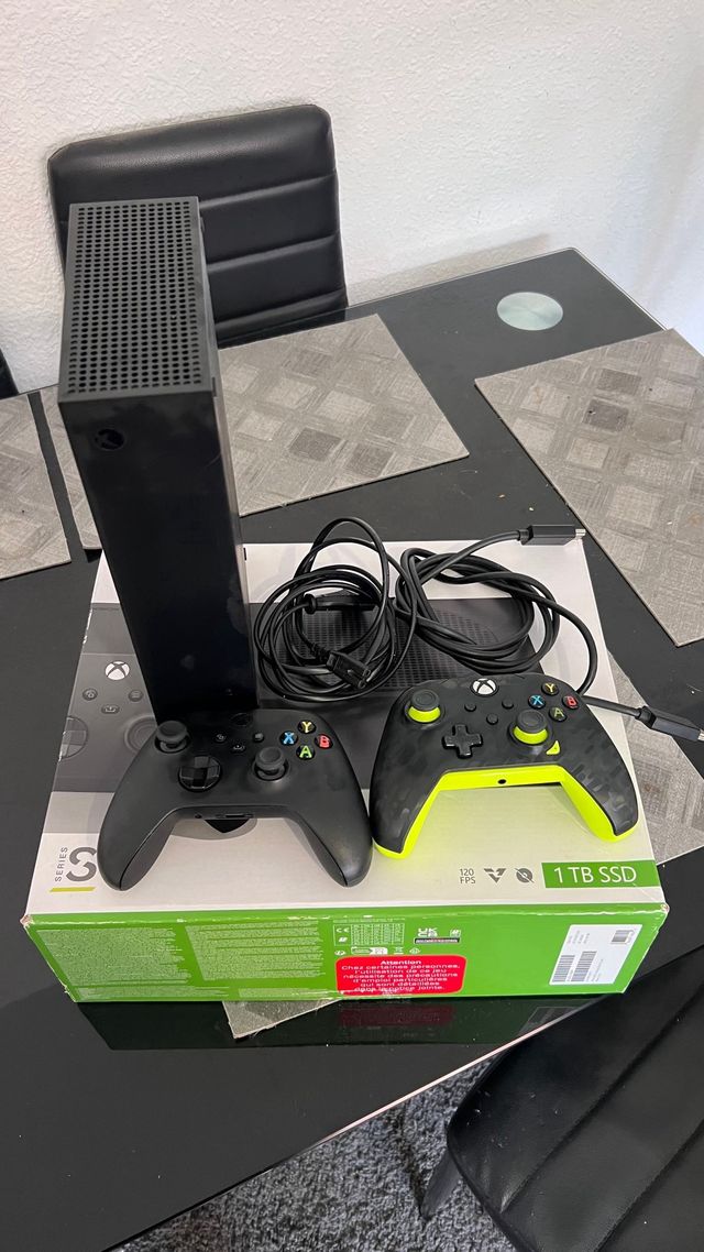Xbox Series S 1TB poco usato con scatola
