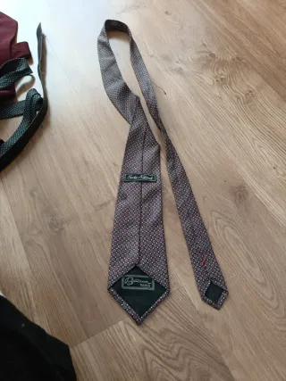 Corbata de seda gris y roja