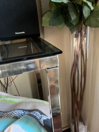 Tavolo in vetro e acciaio